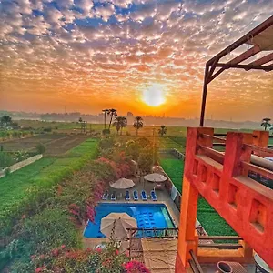 Nile Compound Louxor